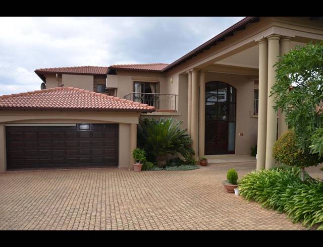 4 BEDROOM HOUSE FOR SALE IN HARTENBOS HEUWELS